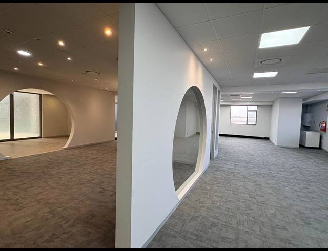 287M² OFFICE TO LET IN MAGALIESSIG